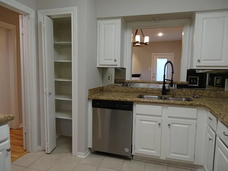 864 Augusta Dr #208 — Photo 11