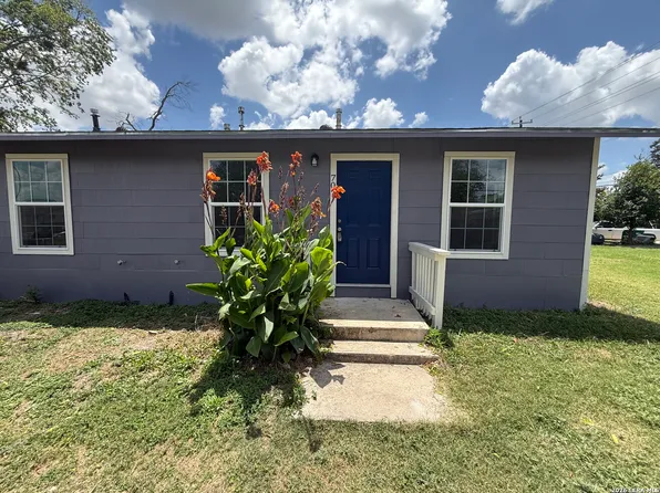 705 Crockett Dr, Universal City, TX