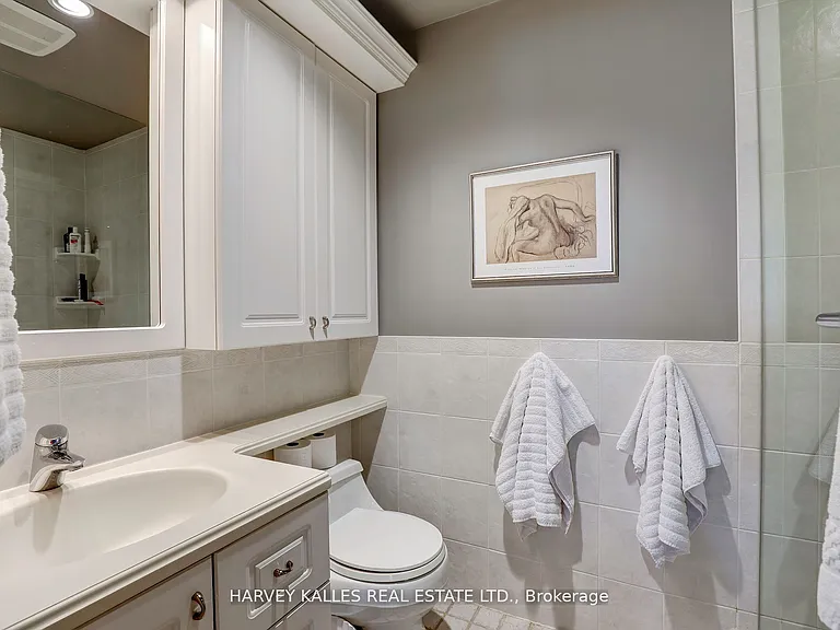18 La Rose Ave #Townhouse 16 — Photo 28