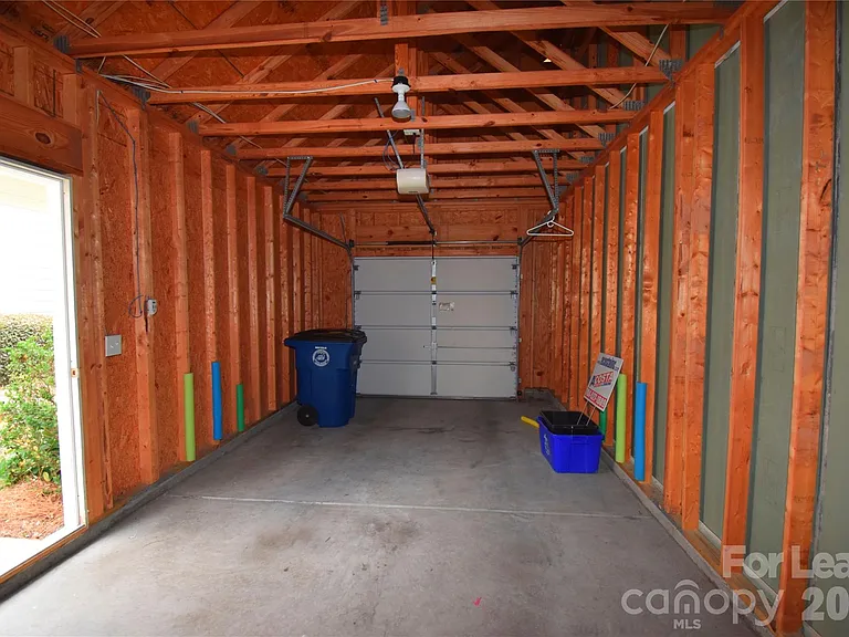 1077 Woodglen Ln — Photo 15