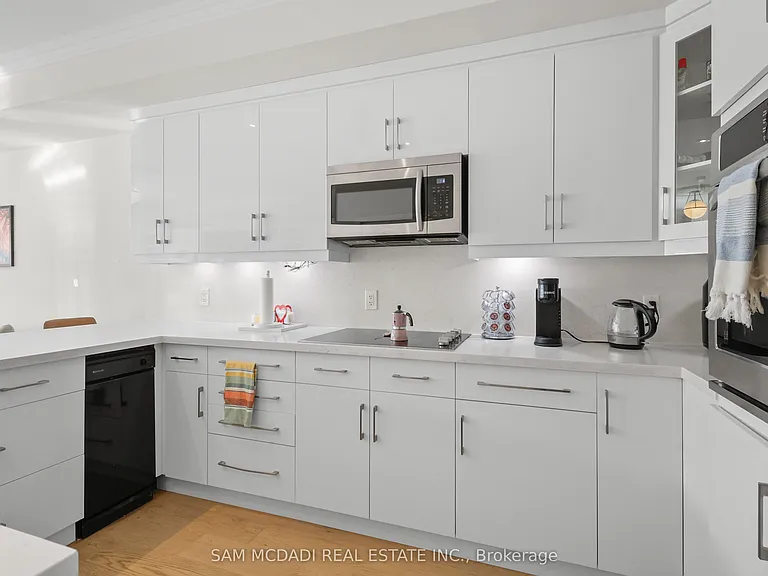 95 Kerr St W #2 — Photo 13