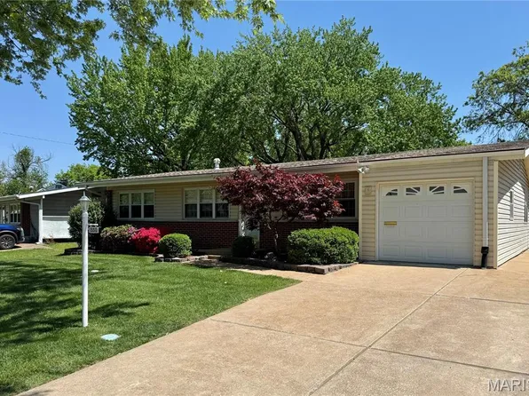 1330 Spring Valley Dr, Florissant, MO 63033