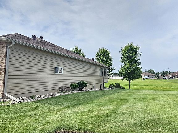 4th image of 1625 Northridge Dr E #211