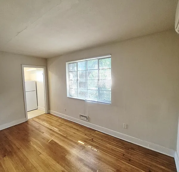 3230 W Grace St #6 — Photo 2