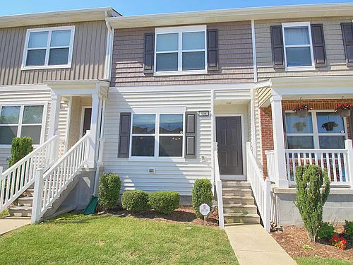 100 Stratford Lakes Dr Photo 1