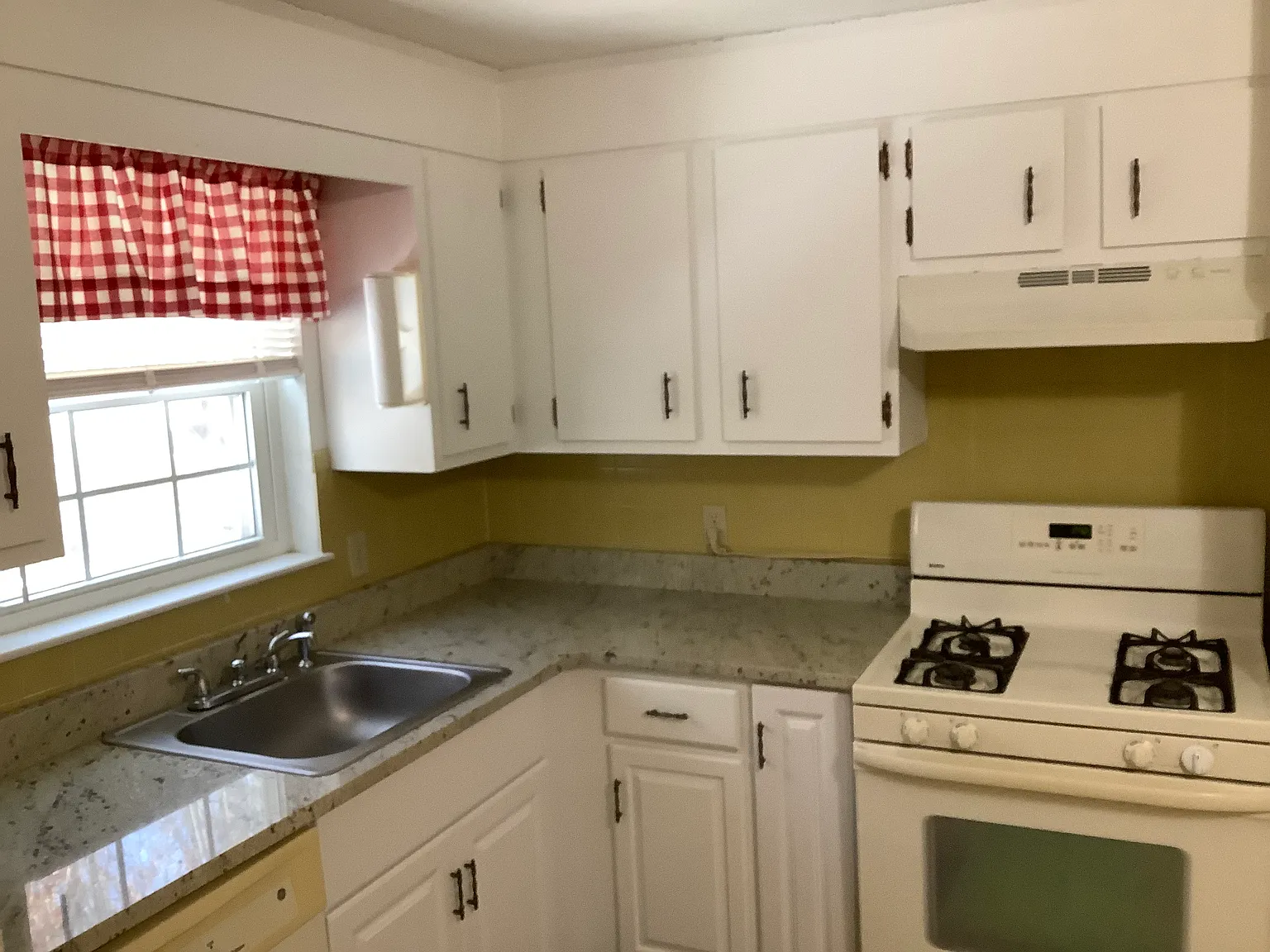2 bed, $1,600 — Photo 2