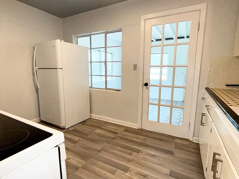 1016 Alba Dr — Photo 7