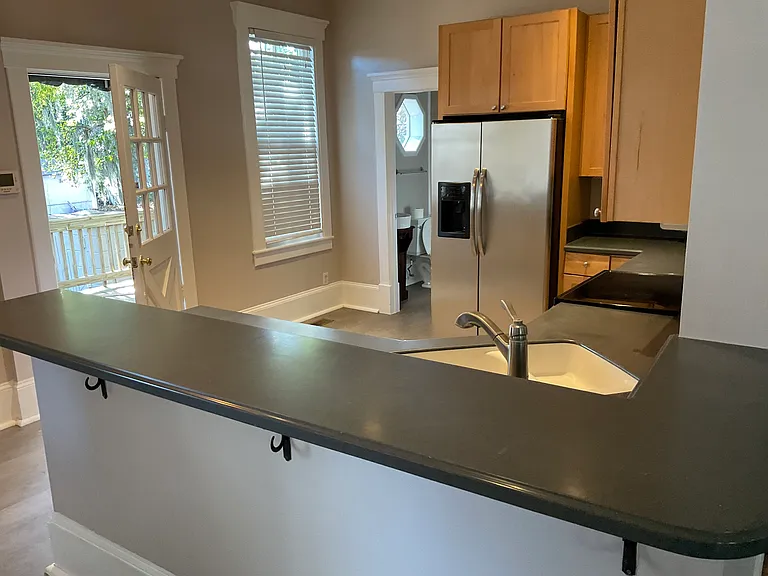 905 E Henry St #A — Photo 16