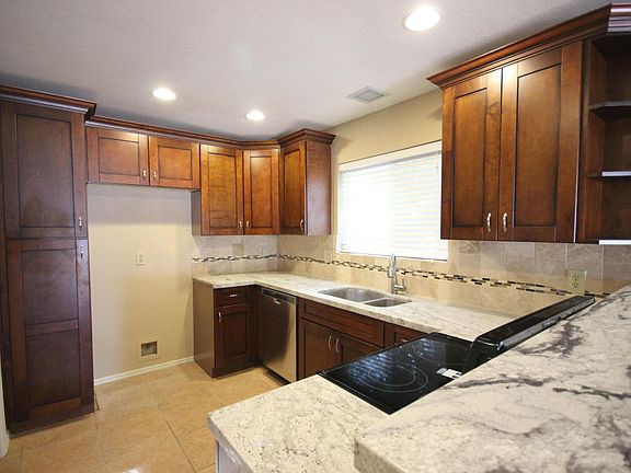 4th image of 619 E Jensen St Unit 11