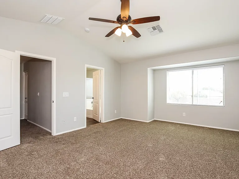 12471 N 75th Dr — Photo 7