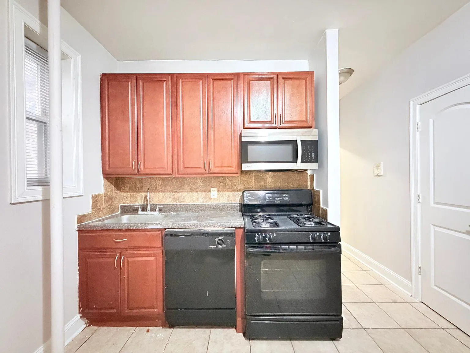 128 Corbin Avenue — Photo 1