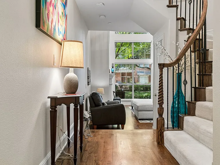 4147 Towne Green Cir — Photo 4