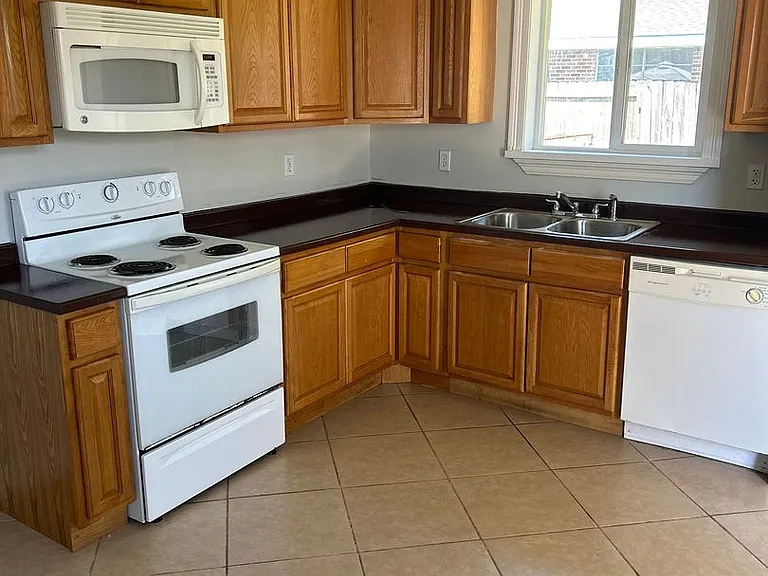 510 Chalmette Ave #12 — Photo 7