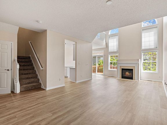 2nd image of 1353 White Oak Dr
