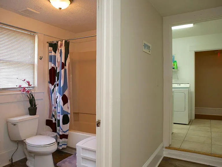 1218 W Market St #H — Photo 14