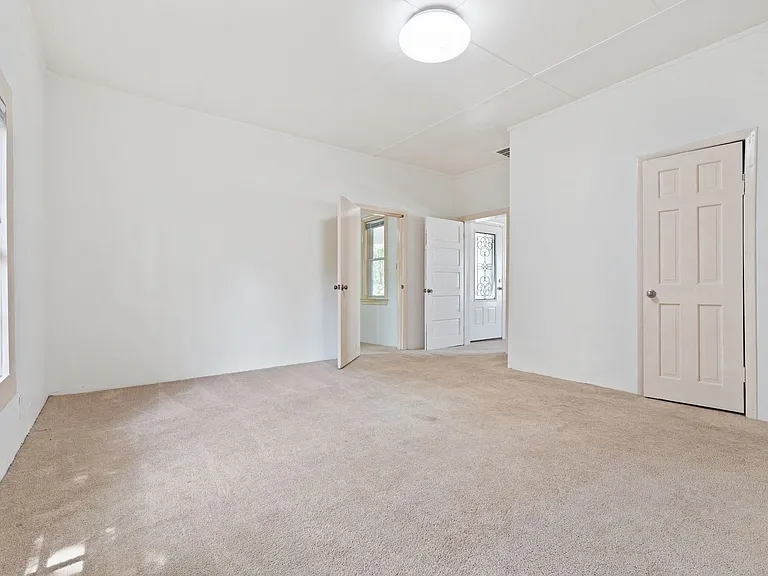 706 N White St — Photo 6