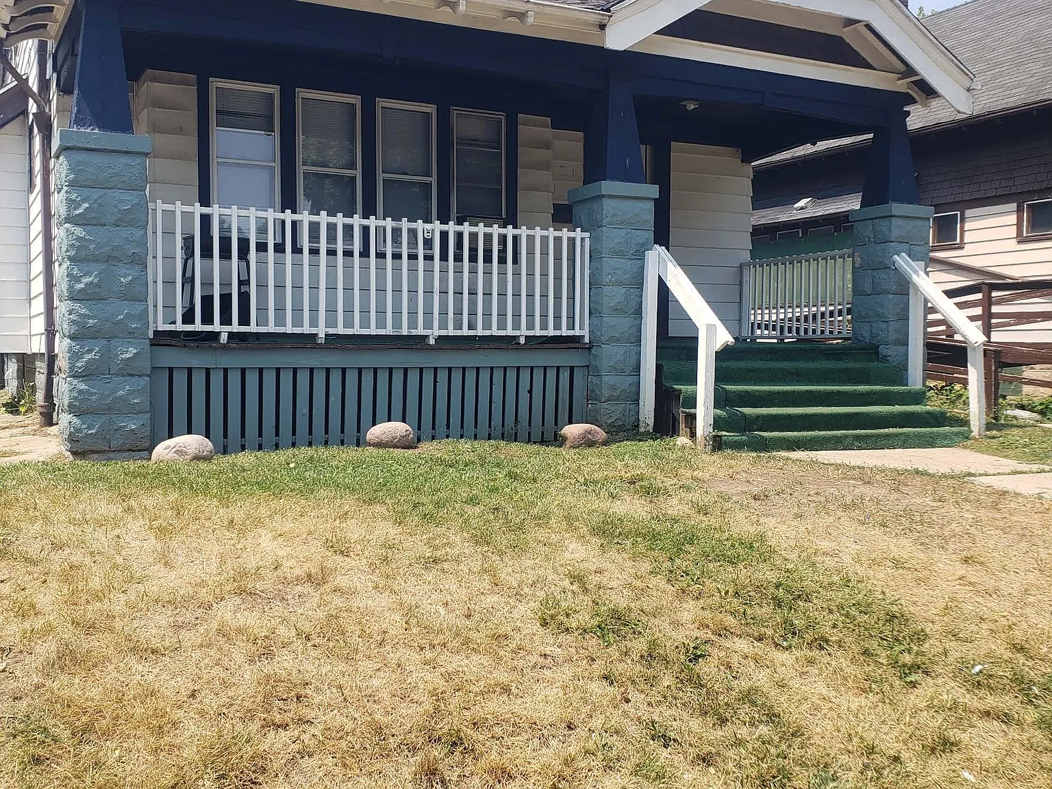 3 bed, 960 sqft, $1,300 — Photo 3