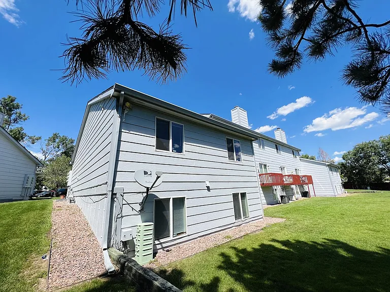 1331 Firefly Cir — Photo 2