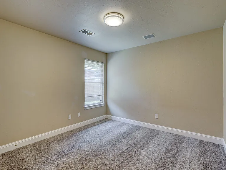 2104 Del Simmons Dr — Photo 32