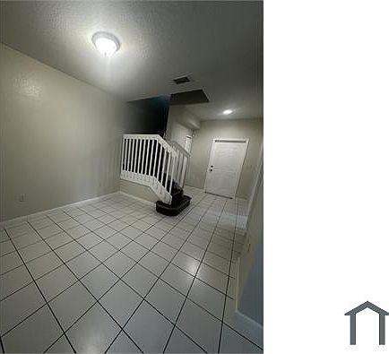 3rd image of 2440 SE 14th Ave