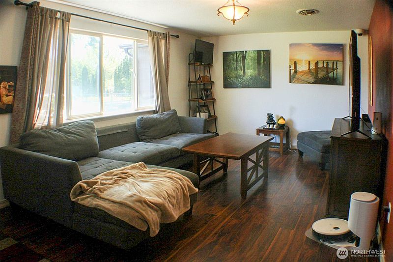 2nd image of 131 SE 3rd Avenue