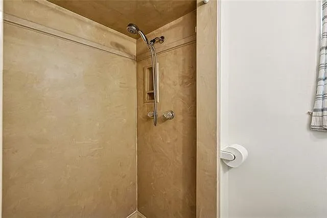 2606 Longwood Dr — Photo 10