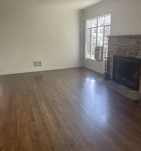 1839 S Beverly Glen Blvd #4 — Photo 2