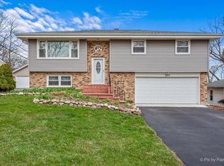517 Cheyenne Dr, Lake In The Hills, IL 60156
