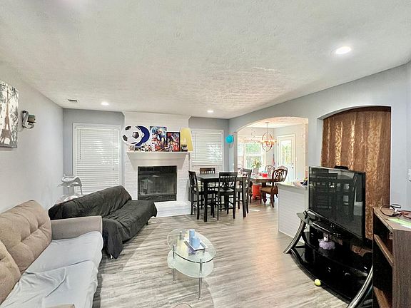 4th image of 3629 Beechwood Cir
