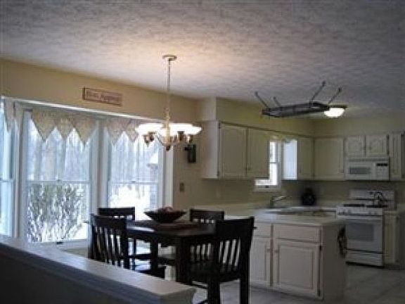 3rd image of 6510 Queens Way