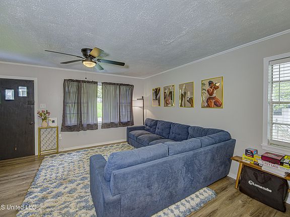 5th image of 113 Grey Oaks Dr