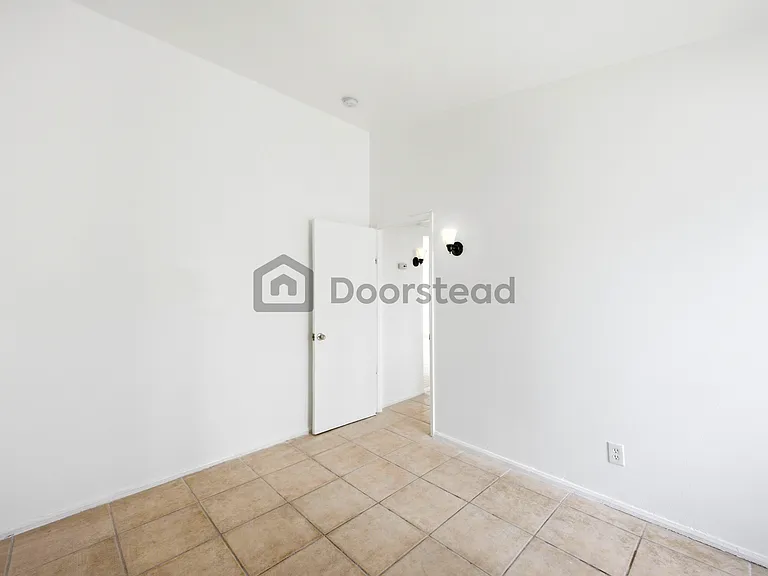 824 S 47th St — Photo 14