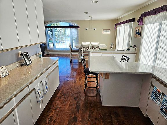 4th image of 739 Rachelle Dr