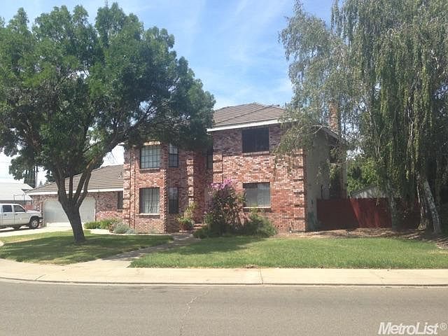 2nd image of 1413 Oakridge Ct