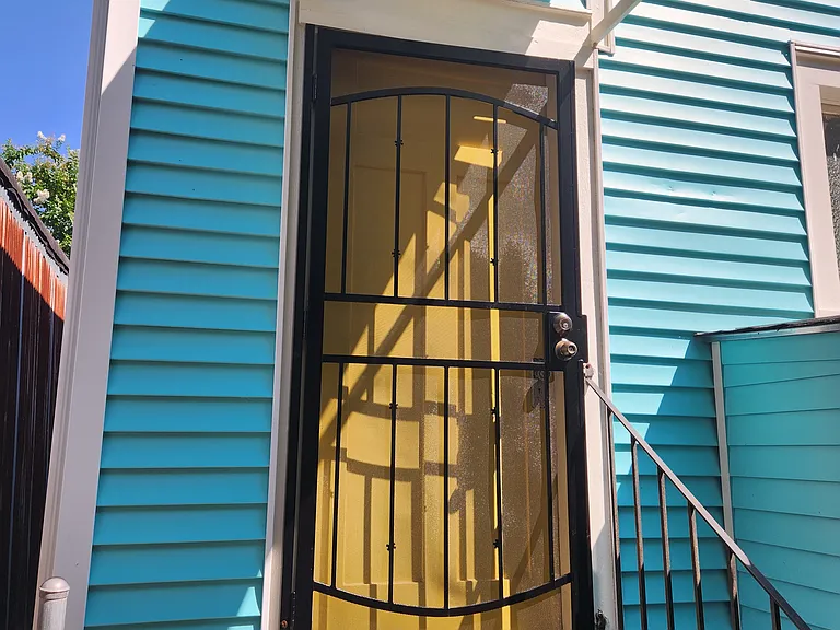 828 Mazant St #B — Photo 1