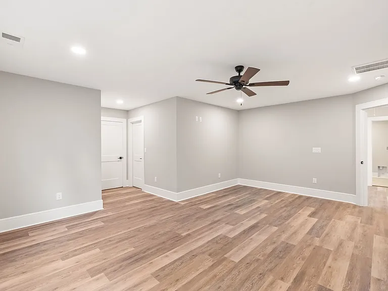 3905 Plainview Rd — Photo 33