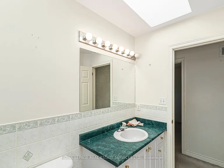 206 Bay St N — Photo 23