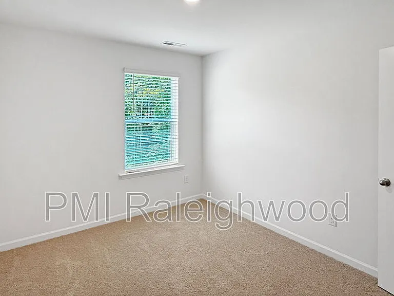 412 Cherry Laurel Dr — Photo 17
