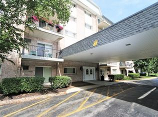 1000 S Lorraine Rd APT 105, Wheaton, IL 60189