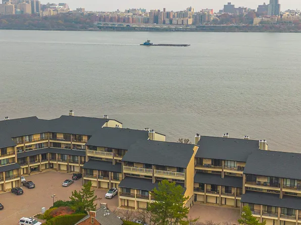 1225 River Road image 2 of 41