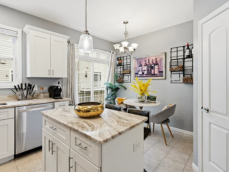 4285 S Capitol St SW — Photo 4