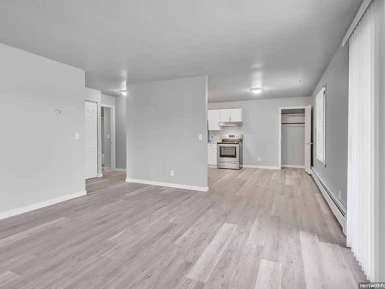 2020 Regency Ct — Photo 4