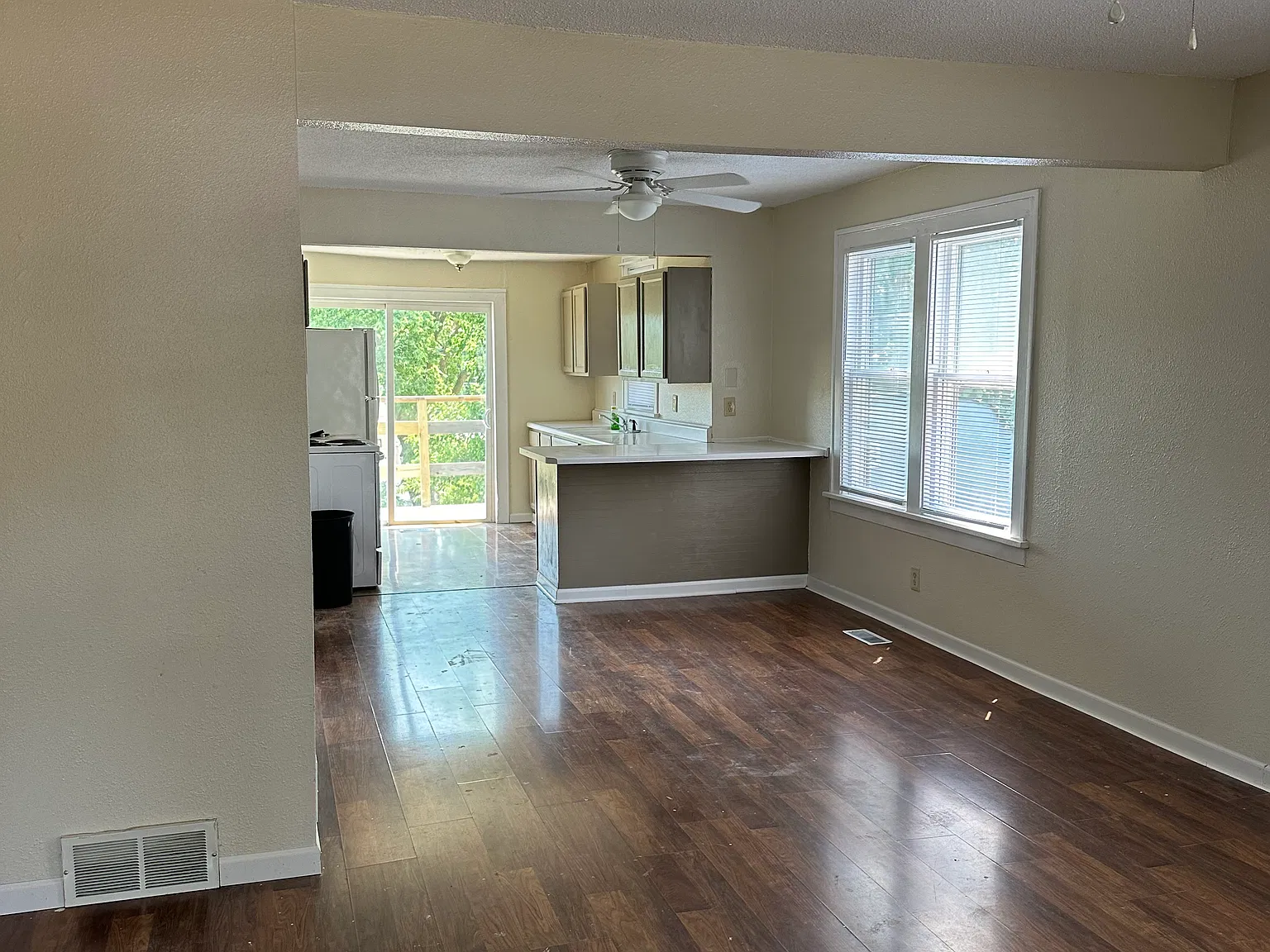 2 bed, 1082 sqft, $1,275 — Photo 3