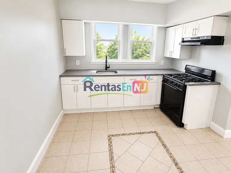 135 S Clinton St #1 — Photo 6