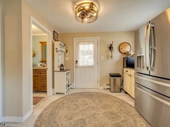 26 Mackenzie Rd, Hampton Boro, NJ 08827