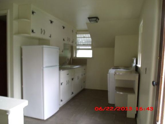 Kitchen with Stove and Refridgerator