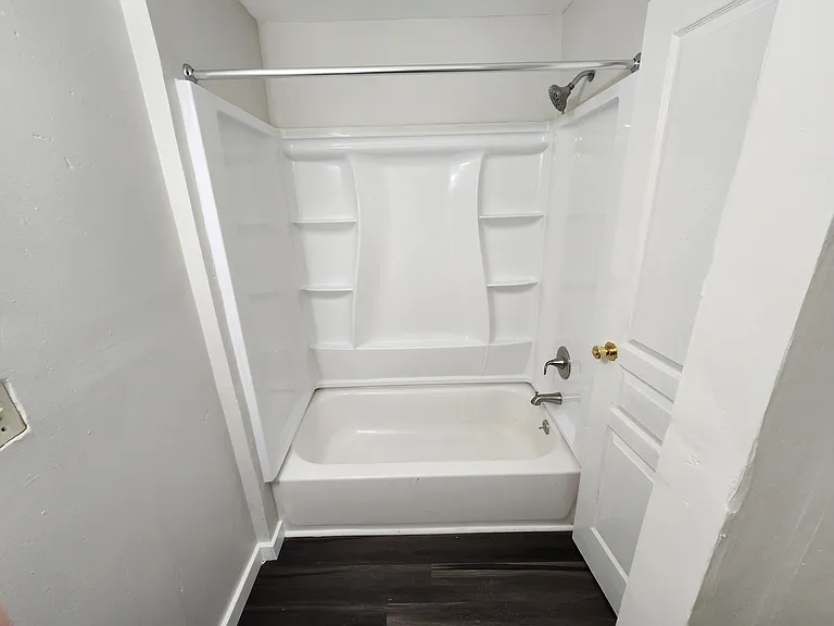 3815 Cass Ave — Photo 4