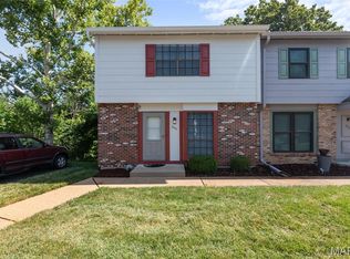 2376 Hiddengarden Ct, Ballwin, MO 63021