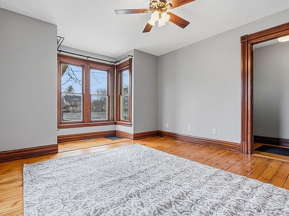 5th image of 442 W Dutton St