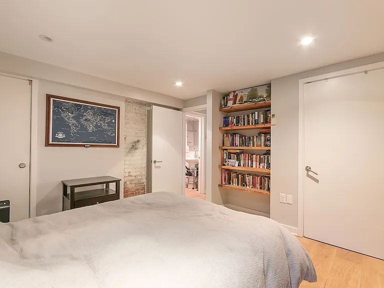 929 R St NW — Photo 11